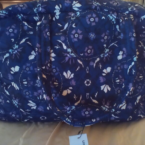 Vera Bradley Ultra Light Grand Traveler Bag. - Picture 5 of 5